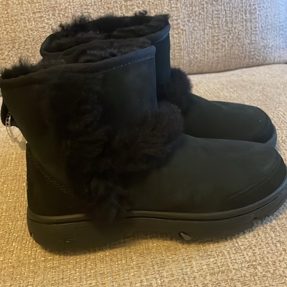 UGG SUNBURST MINI BLACK BOOTS - WOMEN'S - Picture 3 of 9